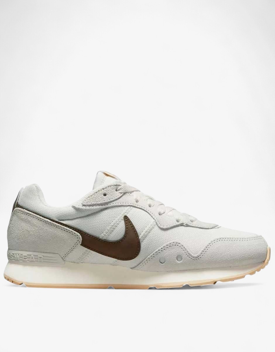 NIKE Venture Runner Shoes White