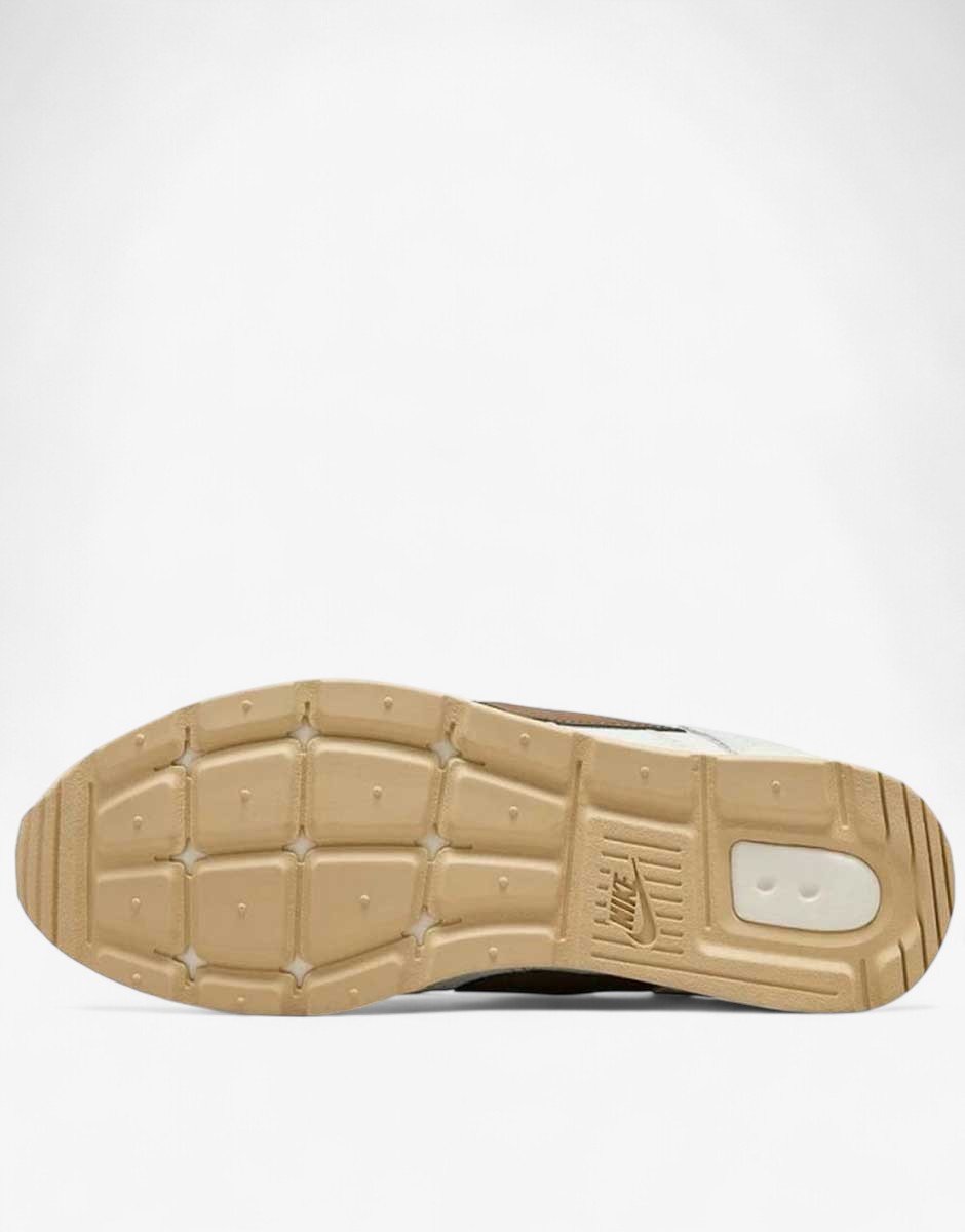 NIKE Venture Runner Shoes White