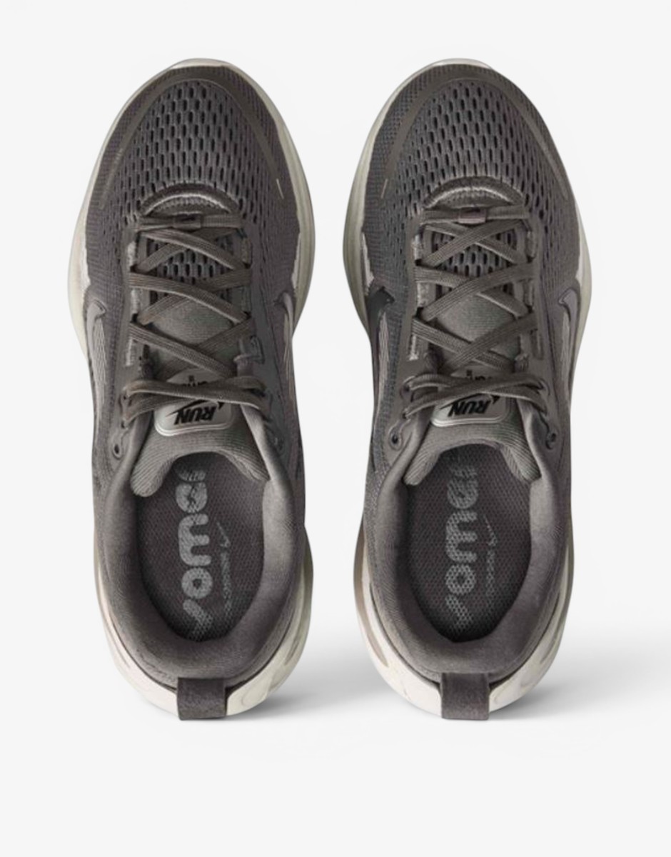 NIKE Vomero 18 GS Gray