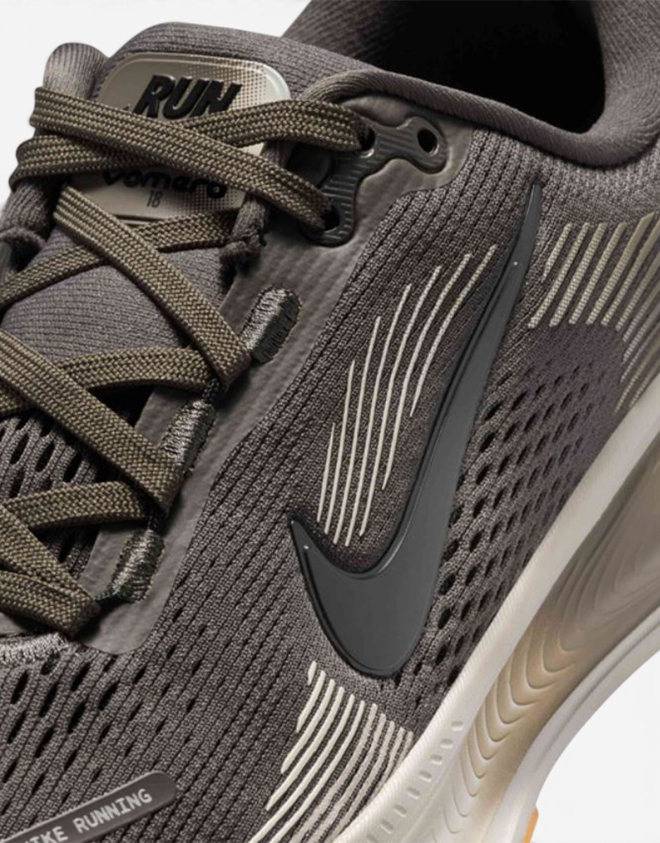 NIKE Vomero 18 GS Gray