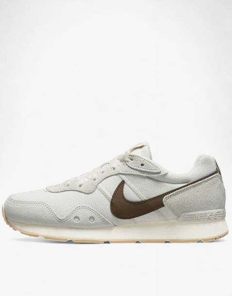 NIKE Venture Runner Shoes White