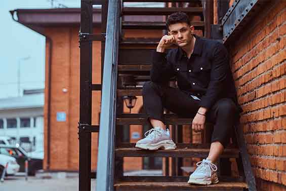 Мъжки маратонки в ежедневието - когато удобството става част от стила